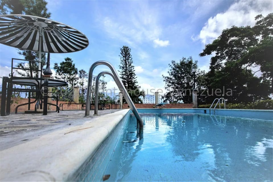 Casa (Multipes Niveles) en Venta en Cumbres de Curumo, Distrito Metropolitano - 52