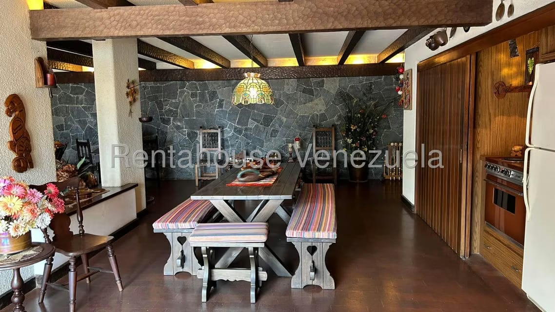 Casa (Multipes Niveles) en Venta en Cumbres de Curumo, Distrito Metropolitano - 56