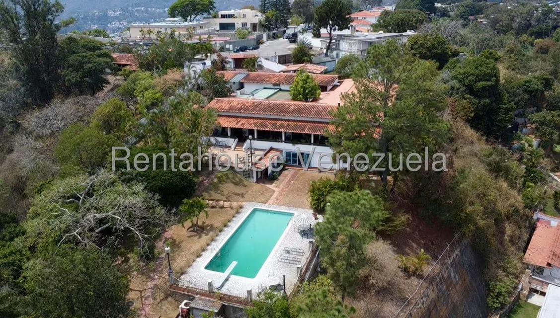 Casa (Multipes Niveles) en Venta en Cumbres de Curumo, Distrito Metropolitano - 61
