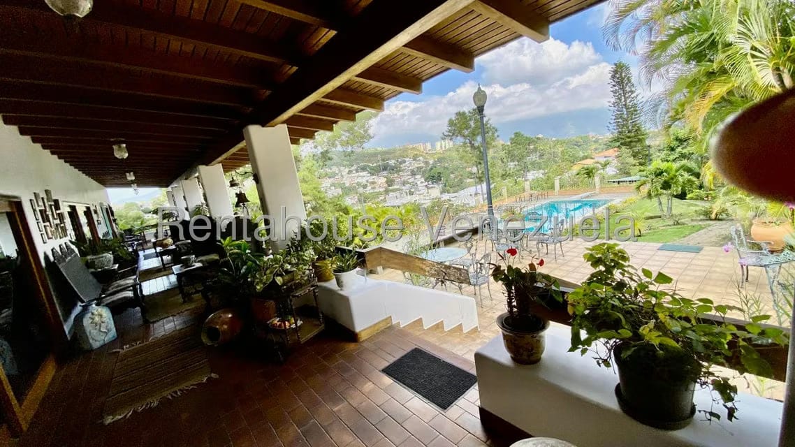 Casa (Multipes Niveles) en Venta en Cumbres de Curumo, Distrito Metropolitano - 68