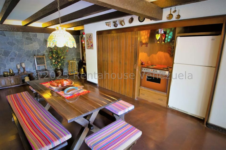 Casa (Multipes Niveles) en Venta en Cumbres de Curumo, Distrito Metropolitano - 75