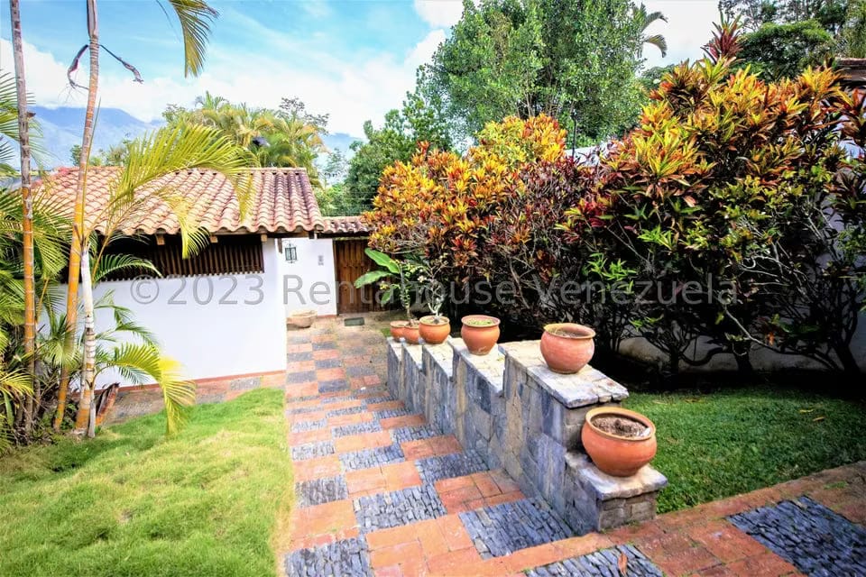 Casa (Multipes Niveles) en Venta en Cumbres de Curumo, Distrito Metropolitano - 76