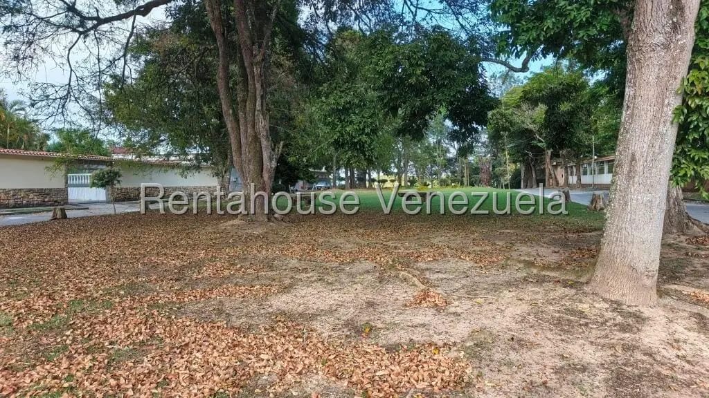 Casa (Duplex) en Venta en Club de Campo, Miranda - 35