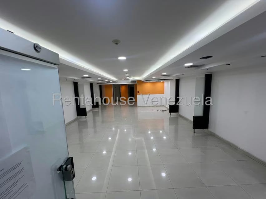 Comercial (Local Comercial) en Alquiler en Las Mercedes, Distrito Metropolitano - 2
