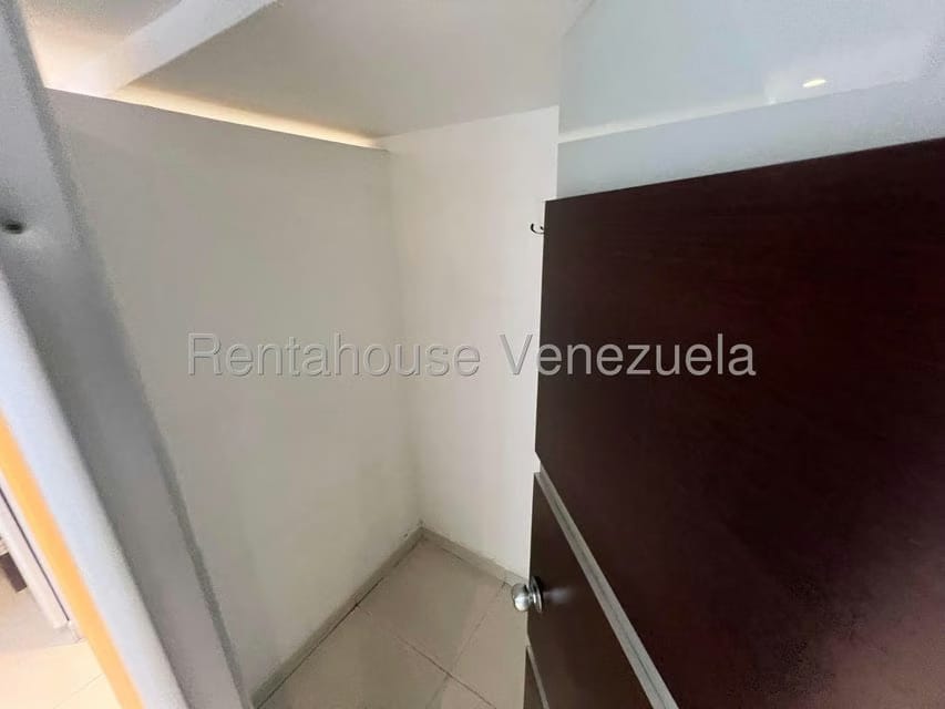 Comercial (Local Comercial) en Alquiler en Las Mercedes, Distrito Metropolitano - 8