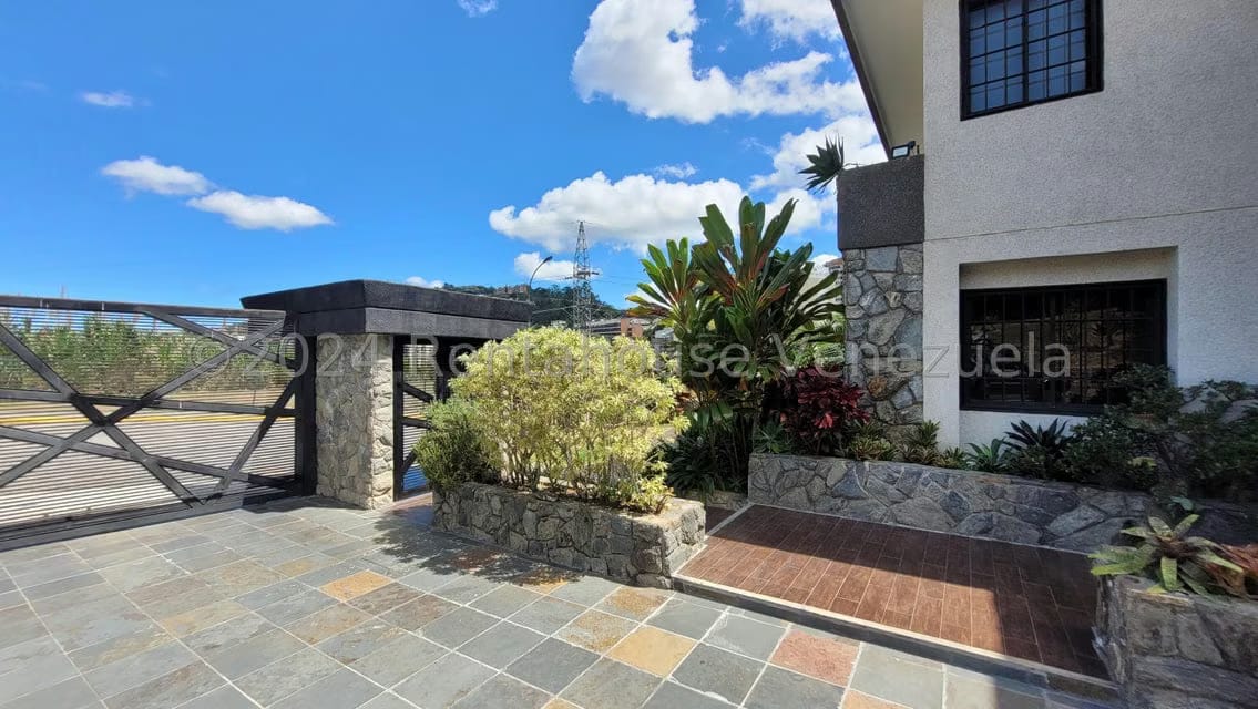 Casa (Multipes Niveles) en Venta en Los Naranjos del Cafetal, Distrito Metropolitano - 3