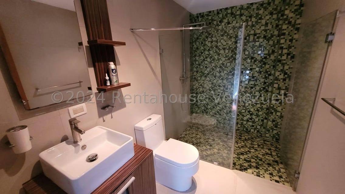 Casa (Multipes Niveles) en Venta en Los Naranjos del Cafetal, Distrito Metropolitano - 43