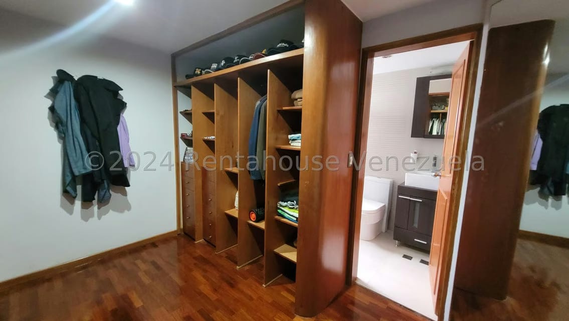 Casa (Multipes Niveles) en Venta en Los Naranjos del Cafetal, Distrito Metropolitano - 46
