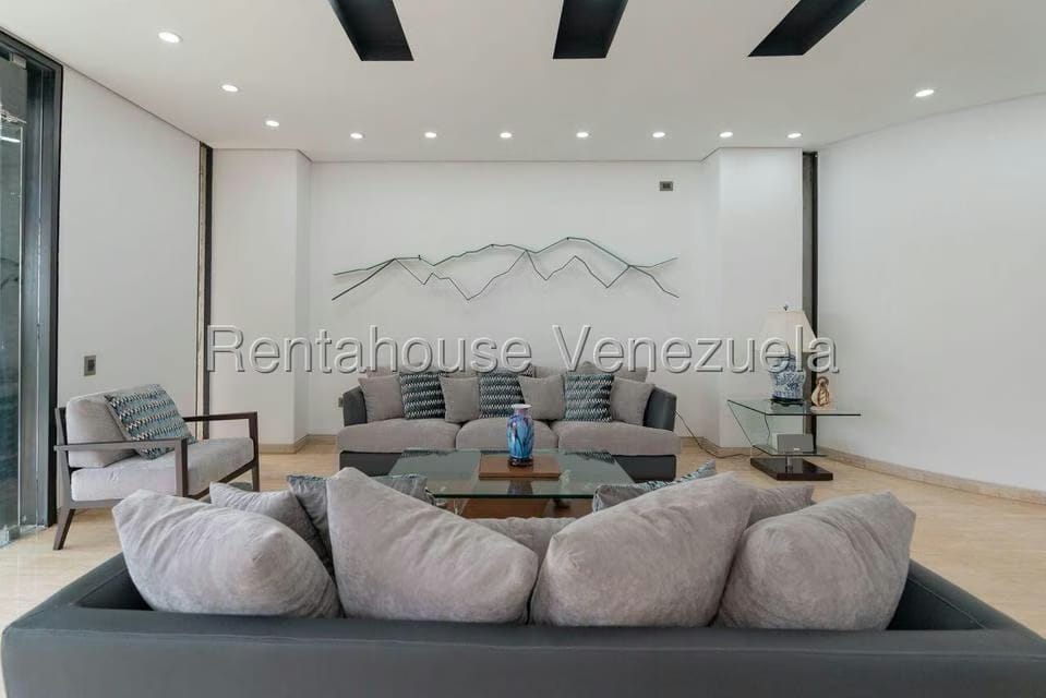 Casa (Multipes Niveles) en Venta en Santa Eduvigis, Distrito Metropolitano - 17