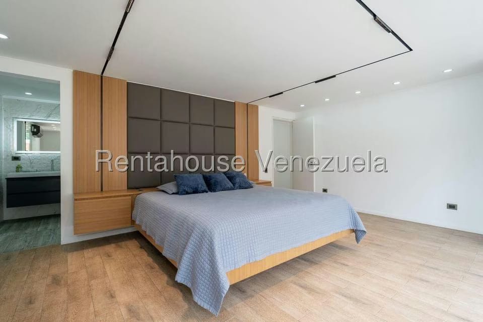 Casa (Multipes Niveles) en Venta en Santa Eduvigis, Distrito Metropolitano - 26
