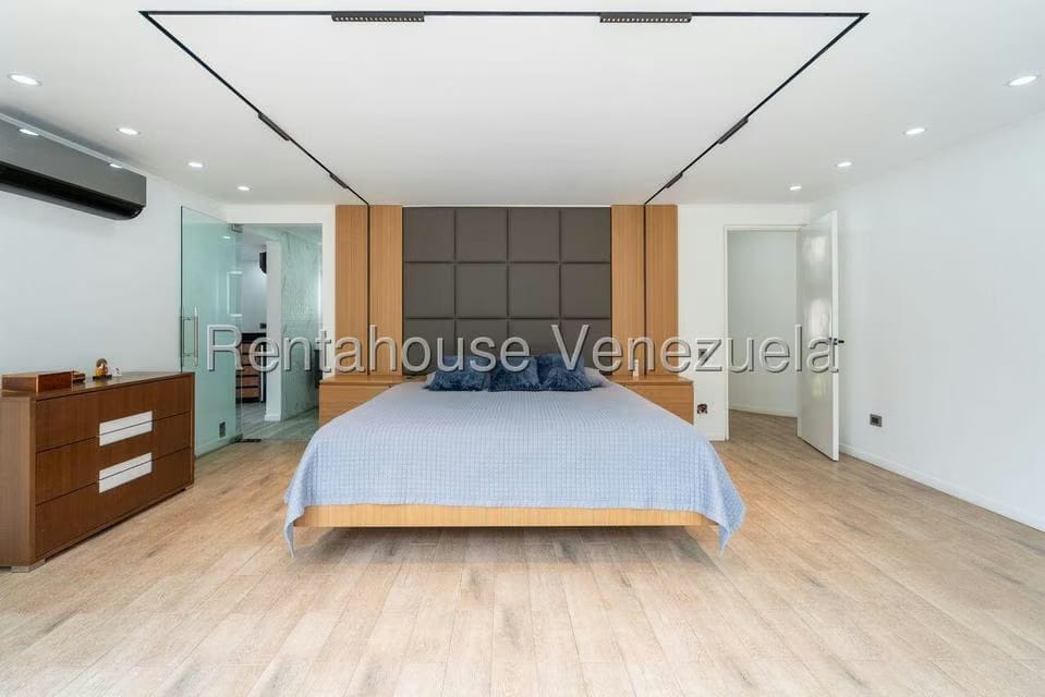 Casa (Multipes Niveles) en Venta en Santa Eduvigis, Distrito Metropolitano - 27