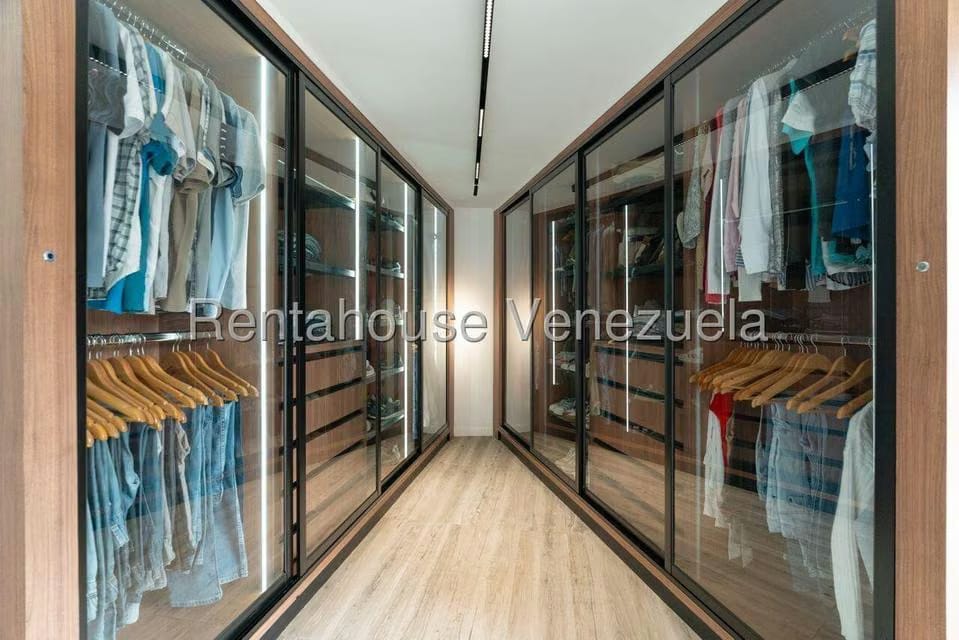 Casa (Multipes Niveles) en Venta en Santa Eduvigis, Distrito Metropolitano - 28