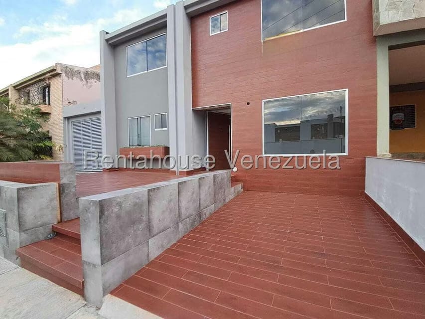 Casa (1 Nivel) en Venta en Parque Mirador, Carabobo - 2