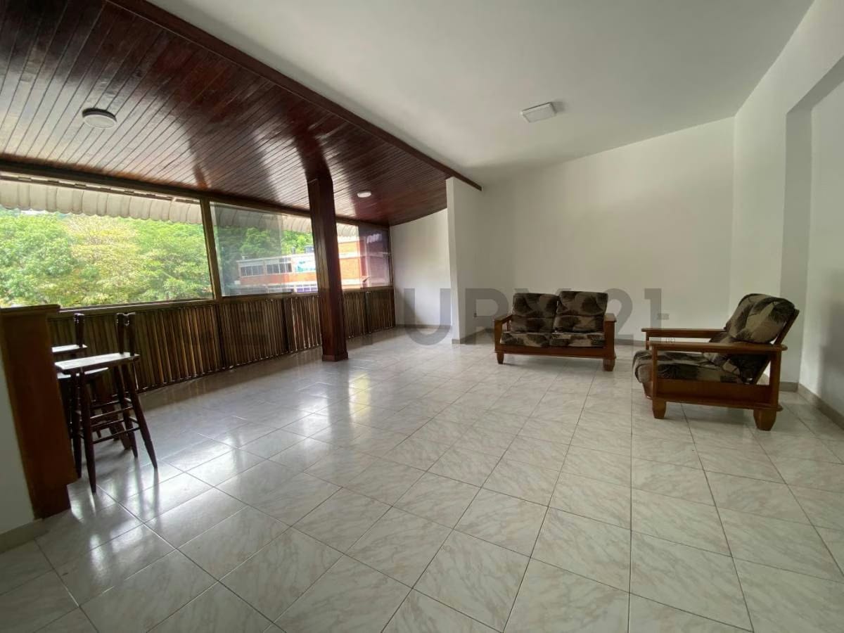 Amplio Apartamento en Alquiler en Colinas de Bello Monte Caracas - 4