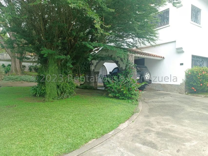 Casa (Colonial) en Venta en Country Club, Distrito Metropolitano - 2