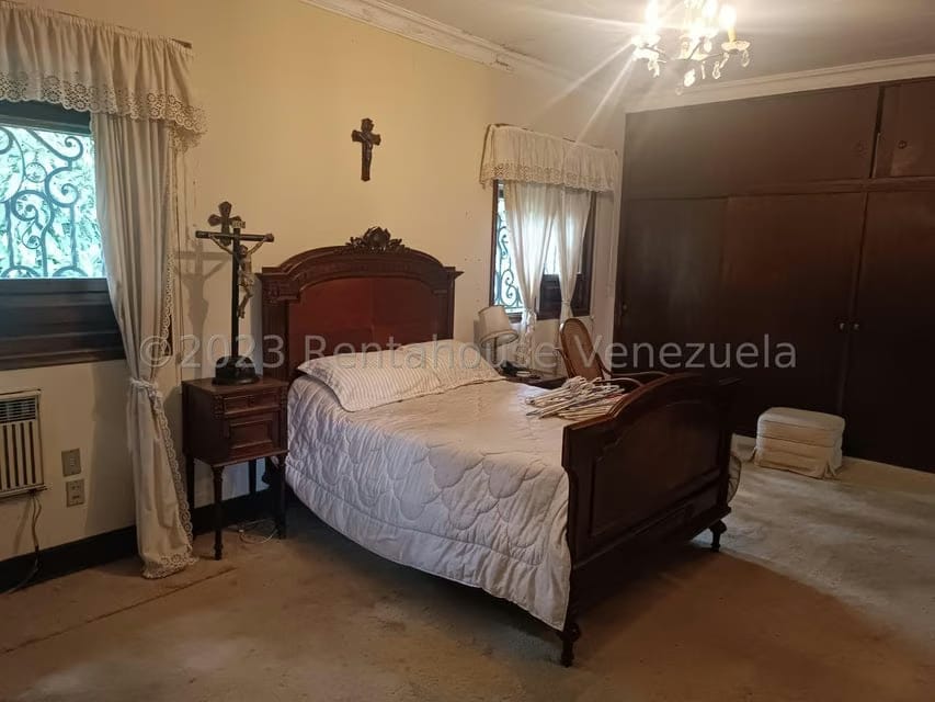 Casa (Colonial) en Venta en Country Club, Distrito Metropolitano - 28