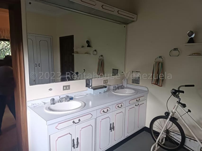 Casa (Colonial) en Venta en Country Club, Distrito Metropolitano - 29