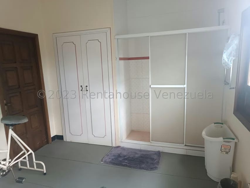 Casa (Colonial) en Venta en Country Club, Distrito Metropolitano - 41