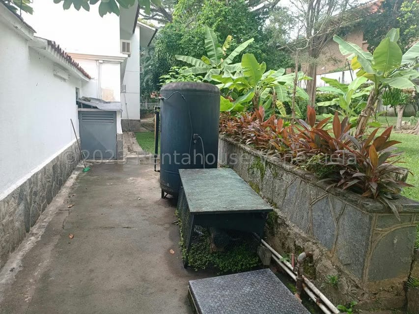 Casa (Colonial) en Venta en Country Club, Distrito Metropolitano - 45