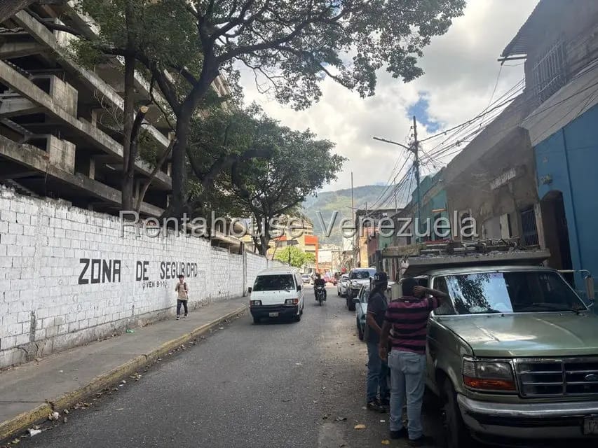 Comercial (Local Comercial) en Alquiler en Sarria, Distrito Metropolitano - 2
