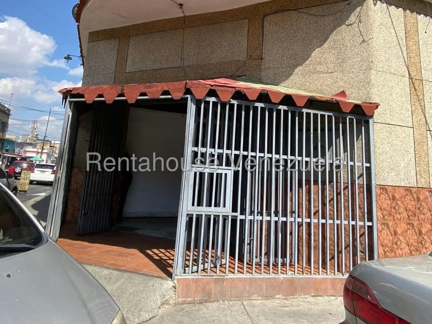 Comercial (Local Comercial) en Alquiler en Puente Hierro, Distrito Metropolitano - 11