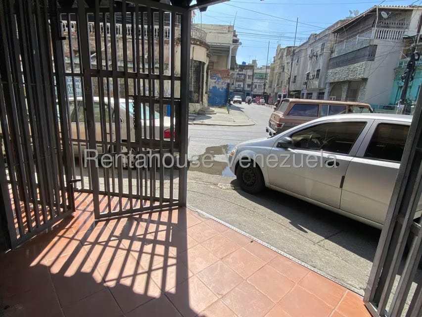 Comercial (Local Comercial) en Alquiler en Puente Hierro, Distrito Metropolitano - 13