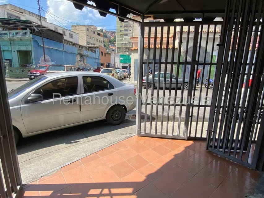 Comercial (Local Comercial) en Alquiler en Puente Hierro, Distrito Metropolitano - 14