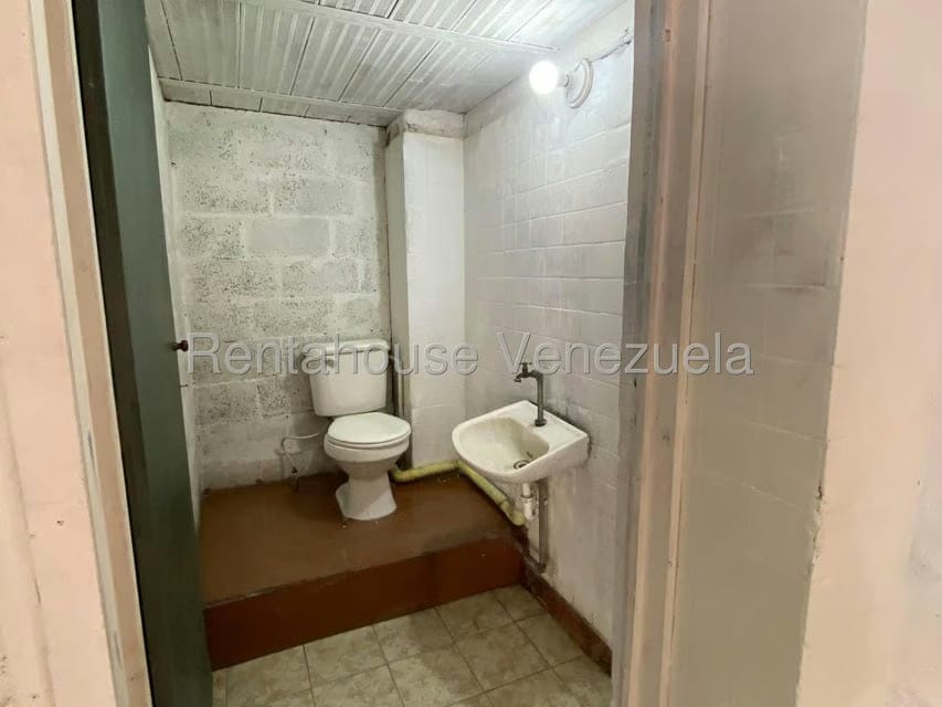 Comercial (Local Comercial) en Alquiler en Puente Hierro, Distrito Metropolitano - 26