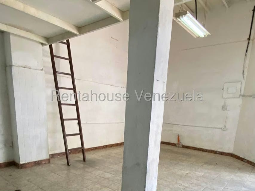 Comercial (Local Comercial) en Alquiler en Puente Hierro, Distrito Metropolitano - 5