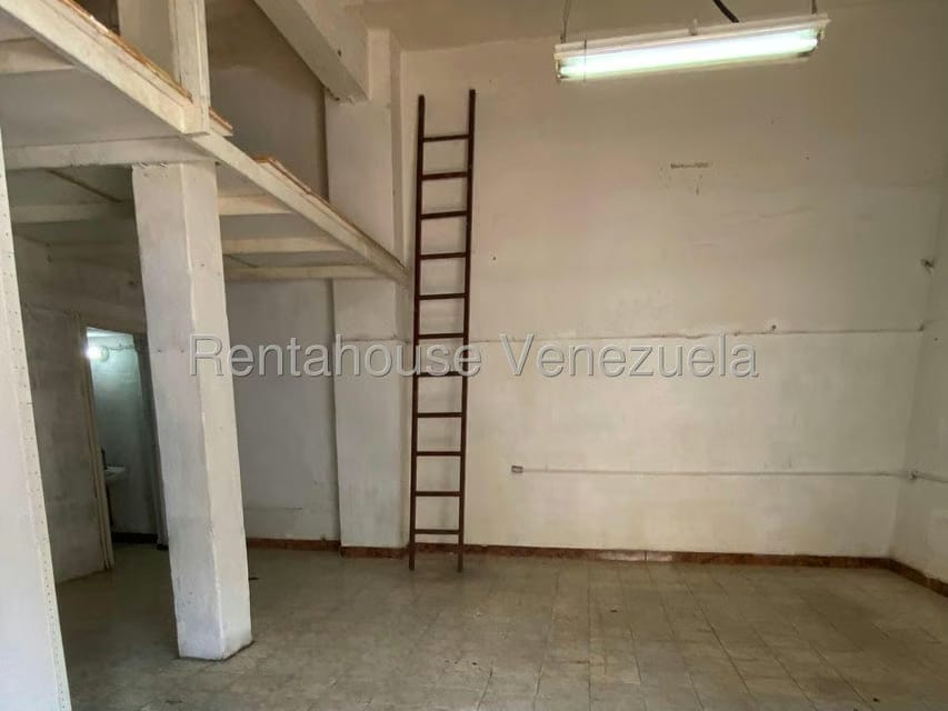 Comercial (Local Comercial) en Alquiler en Puente Hierro, Distrito Metropolitano - 8