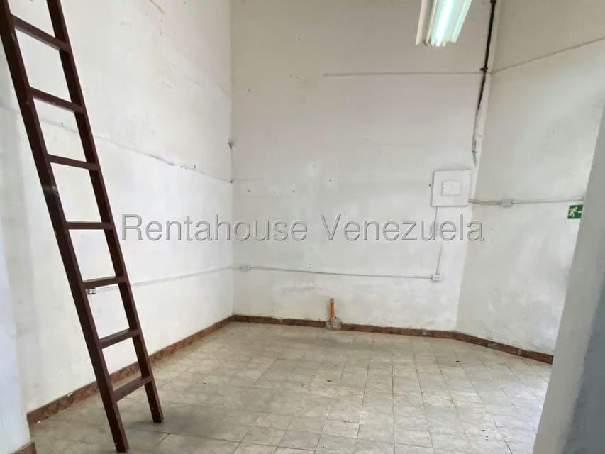 Comercial (Local Comercial) en Alquiler en Puente Hierro, Distrito Metropolitano - 9