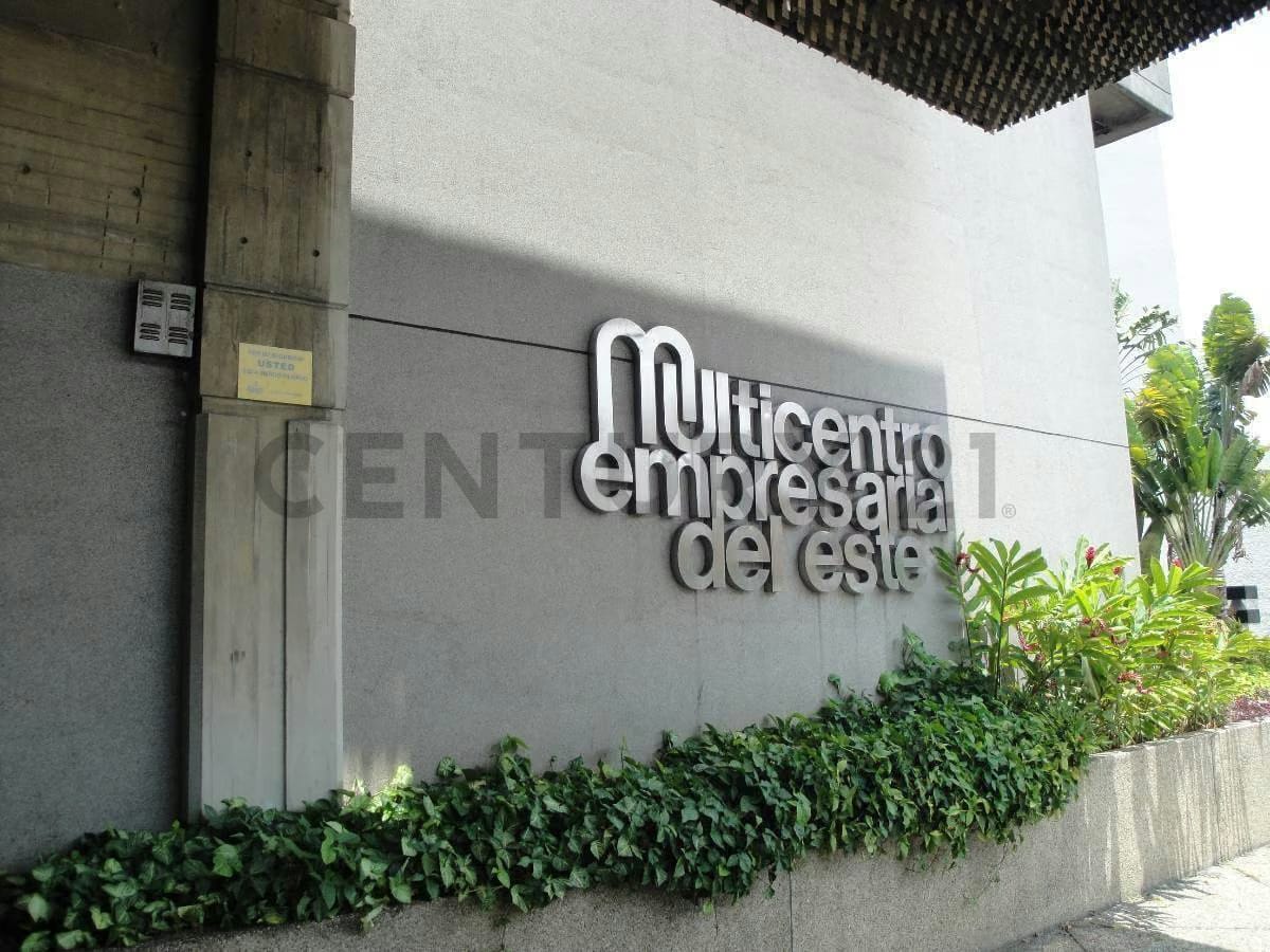 Oficina en venta Remodelada con terraza vista al Ávila