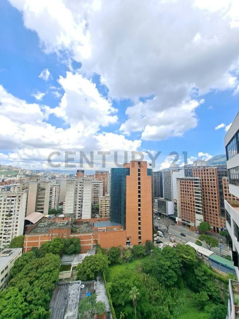 Oficina en venta Remodelada con terraza vista al Ávila - 3
