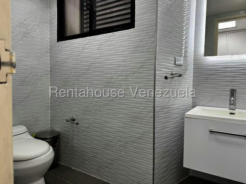 Comercial (Oficina) en Alquiler en Los Samanes, Distrito Metropolitano - 11