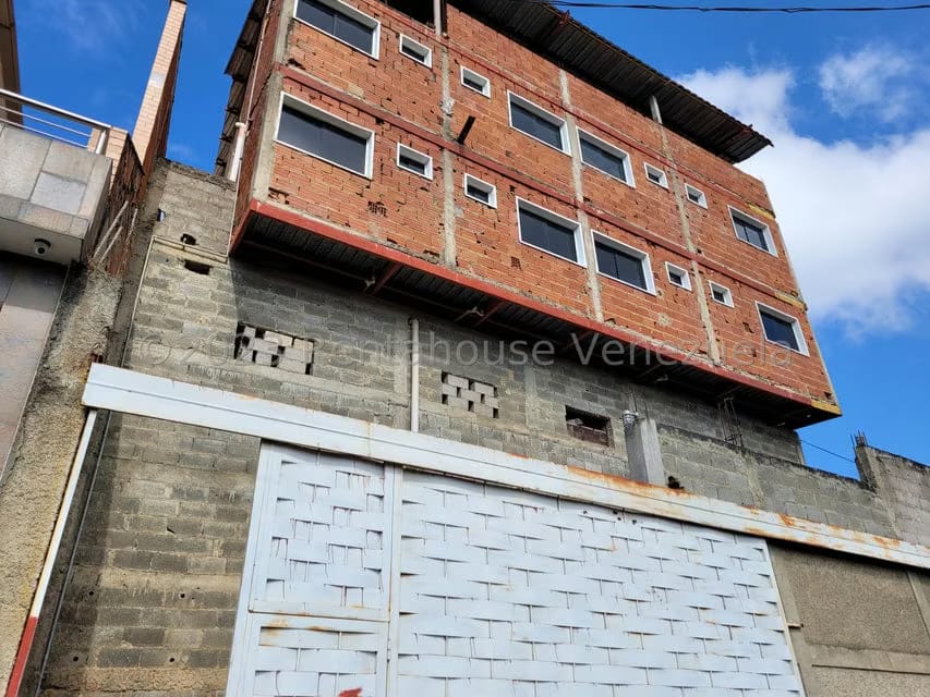 Casa (Multipes Niveles) en Venta en Los Guayabitos, Distrito Metropolitano - 2