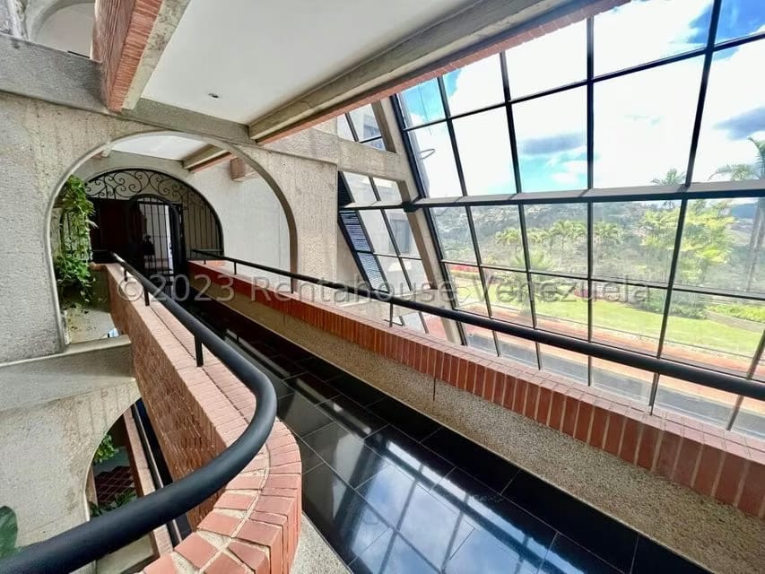 Apartamento (Planta Baja) en Venta en Colinas del Tamanaco, Distrito Metropolitano - 2