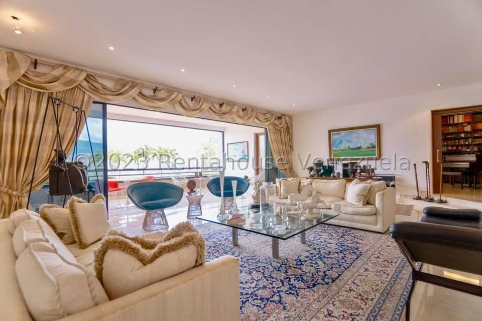 Apartamento (Planta Baja) en Venta en Colinas del Tamanaco, Distrito Metropolitano - 11