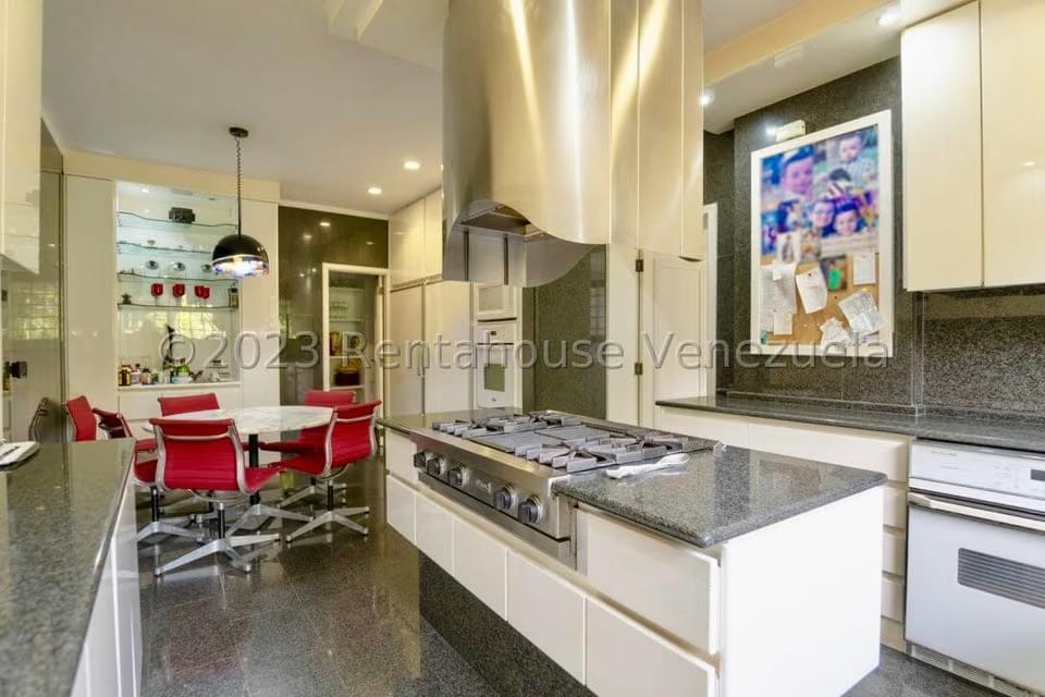 Apartamento (Planta Baja) en Venta en Colinas del Tamanaco, Distrito Metropolitano - 36