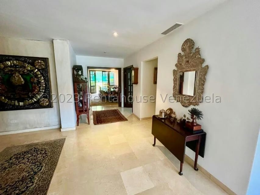 Apartamento (Planta Baja) en Venta en Colinas del Tamanaco, Distrito Metropolitano - 5