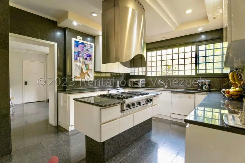 Apartamento (Planta Baja) en Venta en Colinas del Tamanaco, Distrito Metropolitano - 42