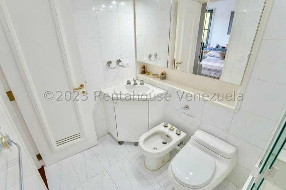 Apartamento (Planta Baja) en Venta en Colinas del Tamanaco, Distrito Metropolitano - 58