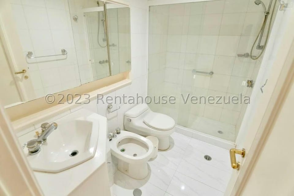 Apartamento (Planta Baja) en Venta en Colinas del Tamanaco, Distrito Metropolitano - 61