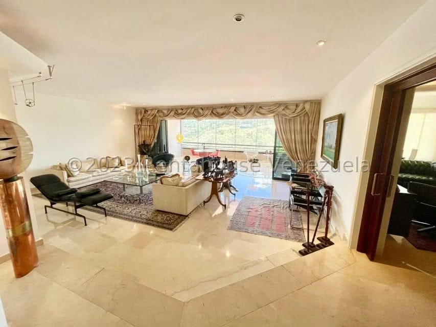 Apartamento (Planta Baja) en Venta en Colinas del Tamanaco, Distrito Metropolitano - 8