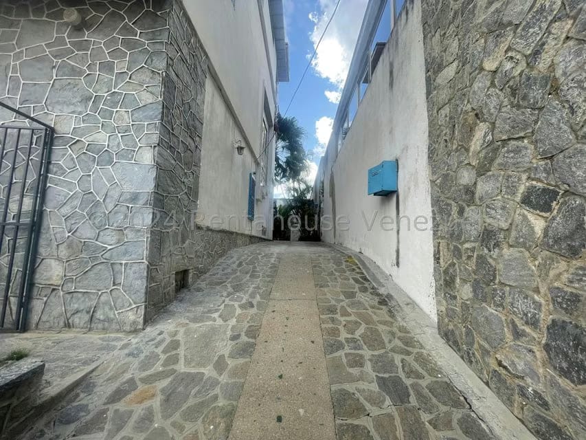 Anexo (Duplex) en Alquiler en Las Palmas, Distrito Metropolitano - 2