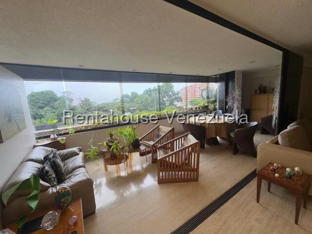 Apartamento (1 Nivel) en Venta en Los Chorros, Distrito Metropolitano - 2