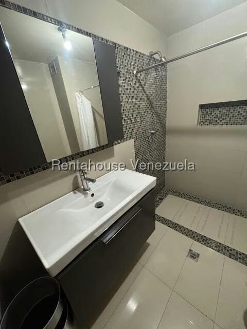 Apartamento (1 Nivel) en Venta en Los Chorros, Distrito Metropolitano - 5