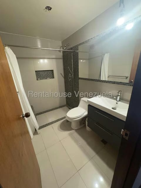 Apartamento (1 Nivel) en Venta en Los Chorros, Distrito Metropolitano - 10