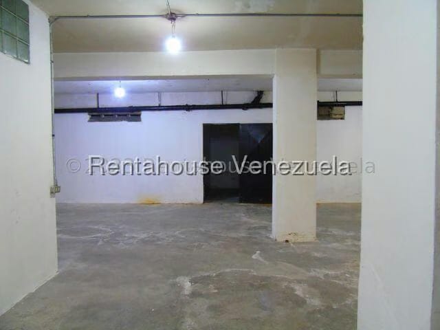 Comercial (Local Comercial) en Alquiler en Parroquia La Candelaria, Distrito Metropolitano - 13