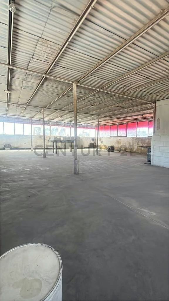 Alquiler de Galpón Comercial (ideal taller carpintero) Valencia, Carabobo - 4