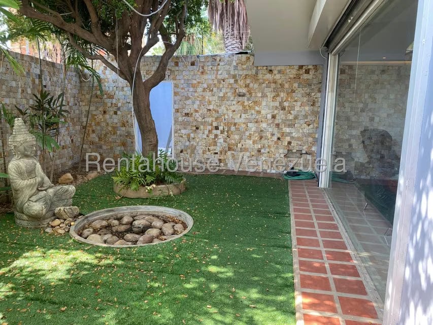 Casa (1 Nivel) en Venta en La Lago, Zulia - 2